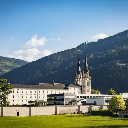 Otel Spirodom